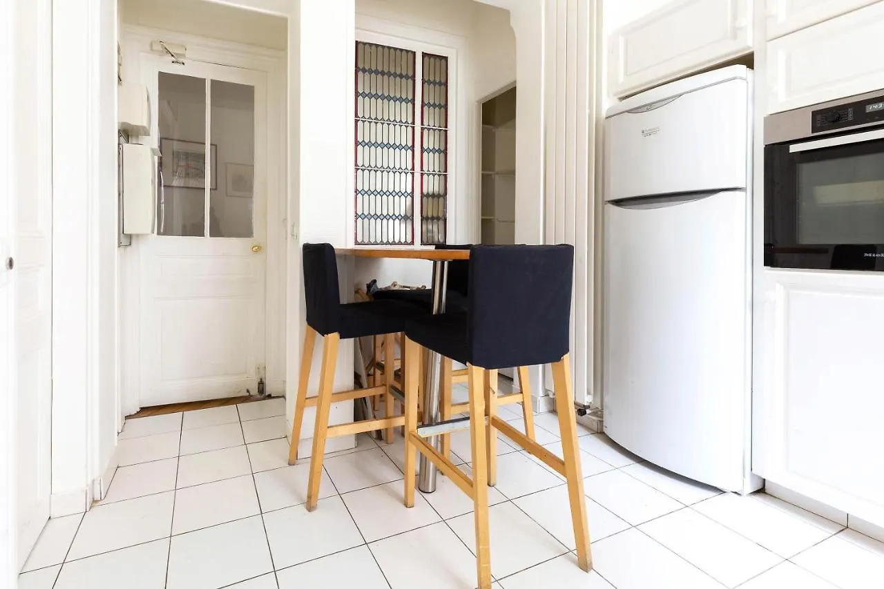 Veeve - Dandelion Pantheon Apartment Paris