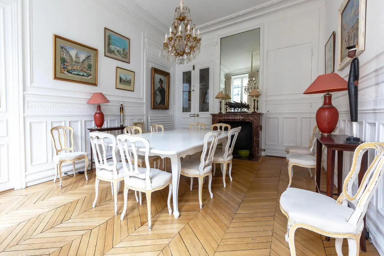 Veeve - Dandelion Pantheon Apartment Paris
